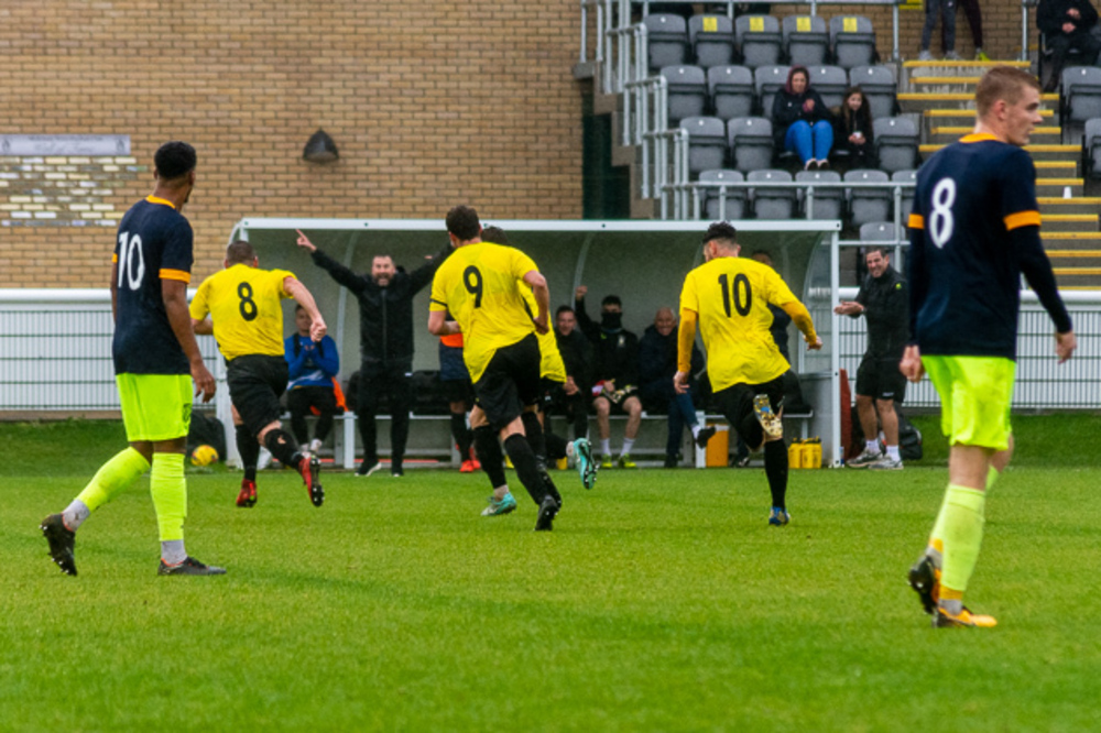 Melksham Town battle through difficult conditions (c) starsphinx.com