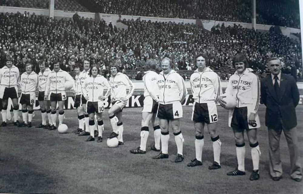 Martin Binks (No 6 - far right next to manager Ernie Morgan)