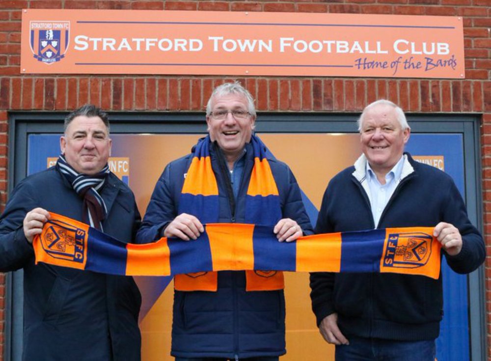 (Flowers pictured flanked by Bards chairman Jed McCrory and vice chairman Steve Shipway)