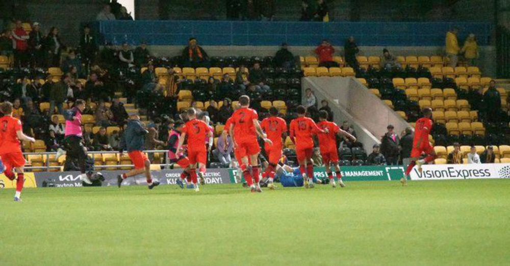 Basford celebrate their terrific cup win (Papapix)