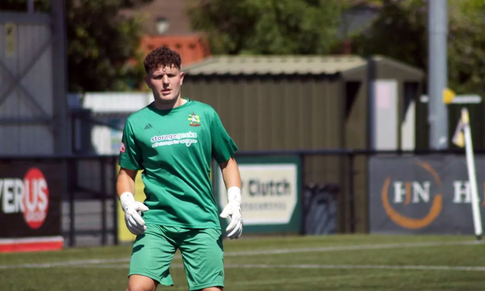 CHERTSEY TOWN | GRABBING HIS CHANCE
